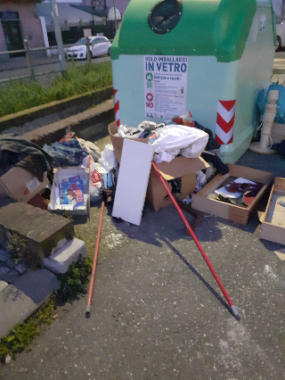 Rifiuti lasciati in strada, trasgressori individuati e sanzionati